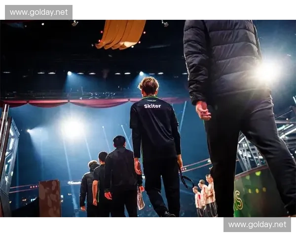 DOTA2红服玩家盛会聚焦赛事激情与社区互动新风潮